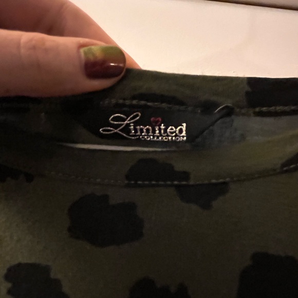 Olive/black soft long tshirt 🖤🫒 - Picture 4 of 4